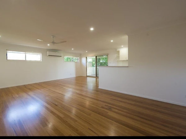 New England Blackbutt Timber Flooring - Image 3