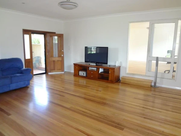 New England Blackbutt Timber Flooring - Image 4