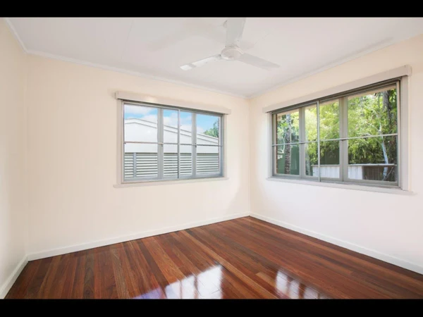 Spotted Gum Timber Flooring - Image 4